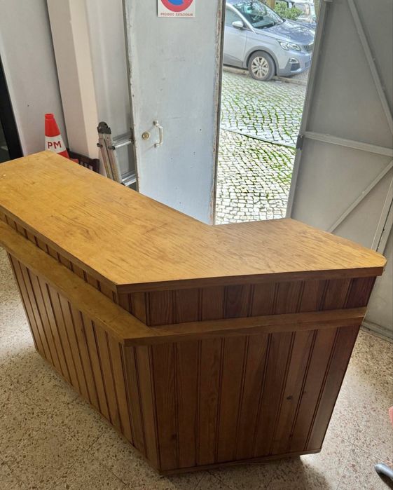 Balcão bar em madeira