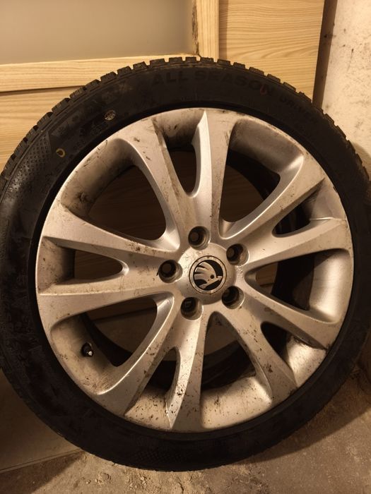 Oryginalne felgi Skoda z oponami 225/45/17