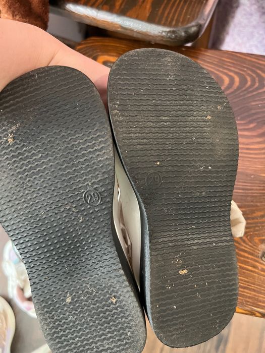 Продам туфлі на дівчинку