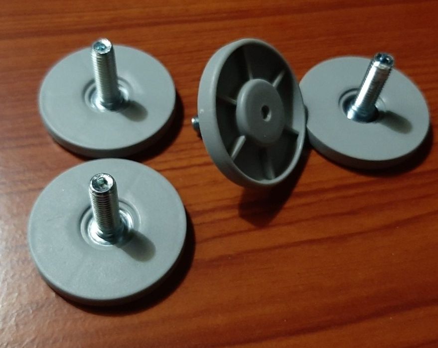 Pés reguláveis/ niveladores