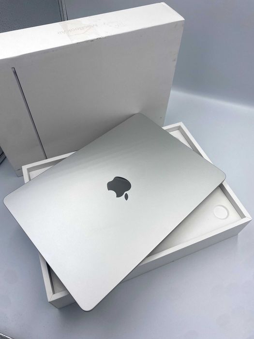 Ноутбук Apple MacBook Air 13" M2 16/256GB Silver (MC7V4) 2024