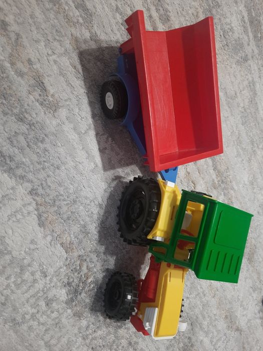 Продам трактор і грузовичок