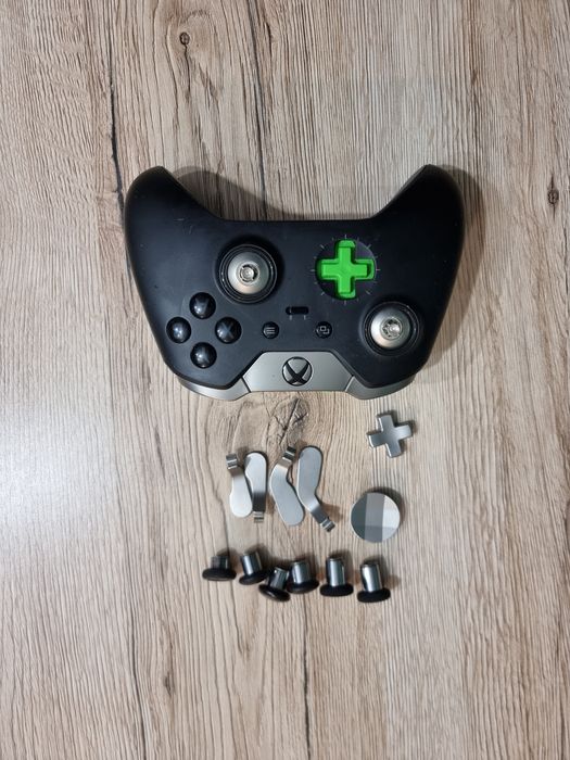 Xbox One Elita 1TB + 2 pady elite w etui + słuchawka z mikrofonem