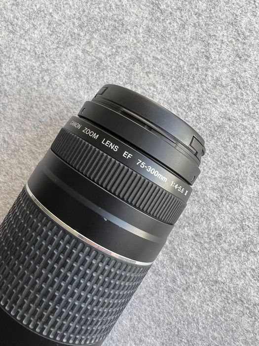 Objectiva Canon | Canon Zoom Lens EF
75-300mm f / 4-5.6 III