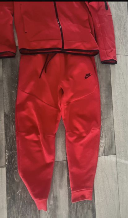Dres nike tech czerwony
