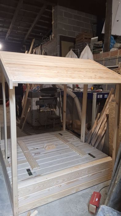 Piaskownica dla dzieci z dachem