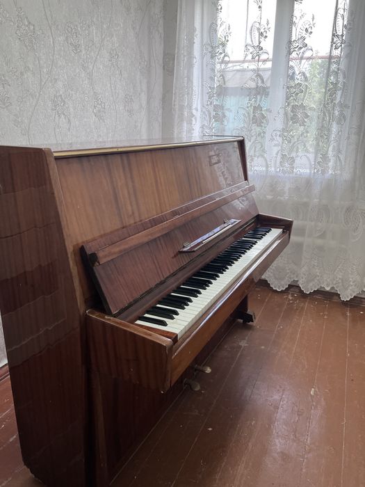 Продається фортепіано