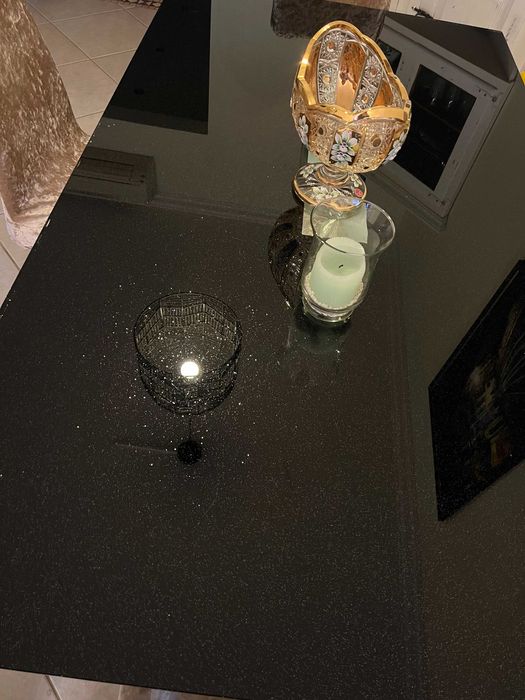 Mesa de jantar com tampo de vidro + 6 cadeiras