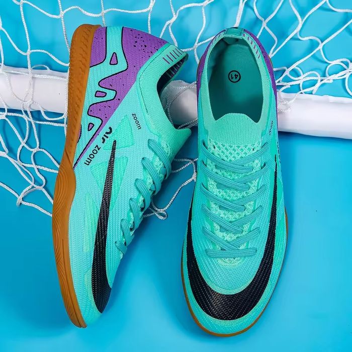 Бутси, сороканіжки і футзалки