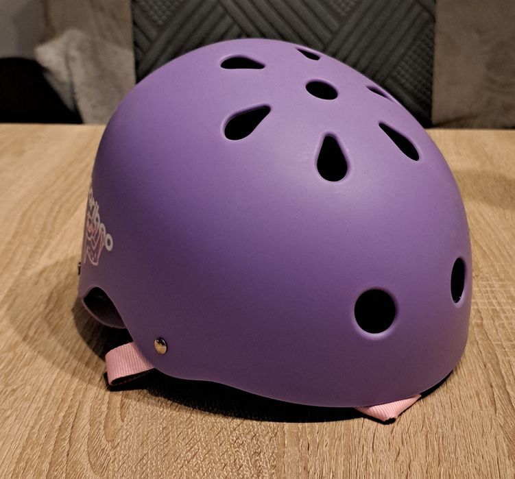 Kask caribo Helmut z ochraniaczami