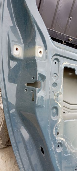 Рено кенго 2010го року. Здвижна дверка