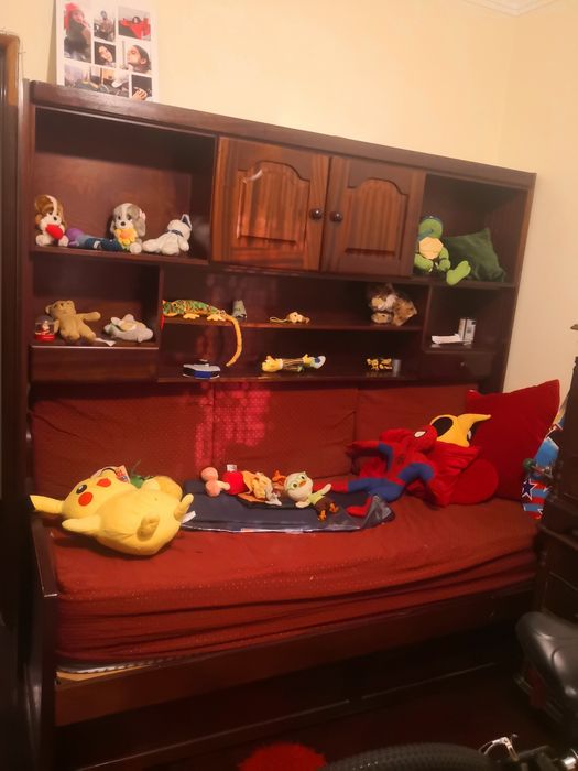 Mobília de quarto ou escritório  e colchão 200.