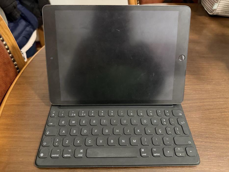 Capa/teclado 9.ª geração e anteriores