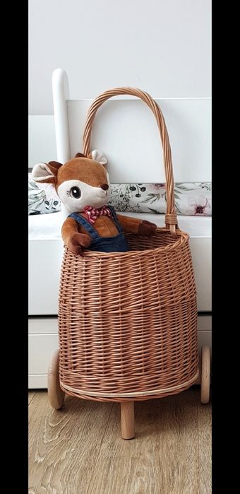 Wozek na zabawki handmade wiklinowy kosz na kolkach