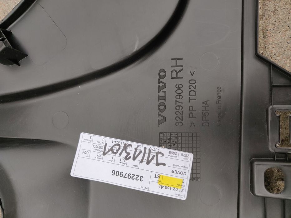В наявності правий під капотний пластик Volvo C40 XC40 EX40 Recharge: 4 ...