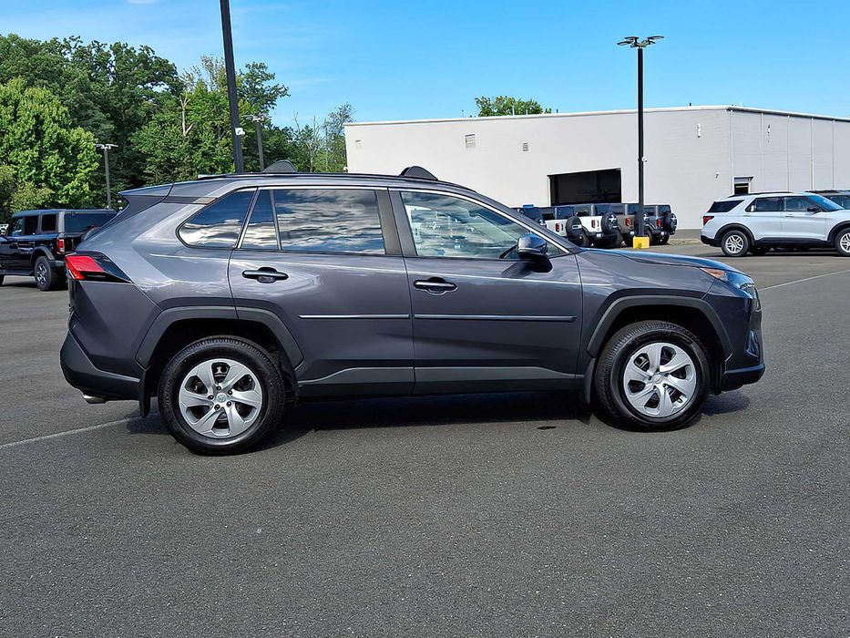 Toyota RAV4      2021