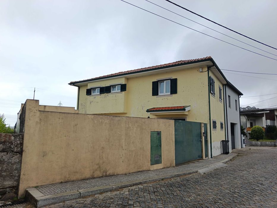 Moradia T3 com Jardim, Garagem e Excelentes Áreas | Gemunde, Maia