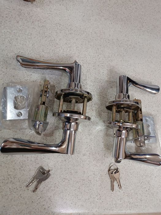 Продам дверные ручки для комнатных дверей