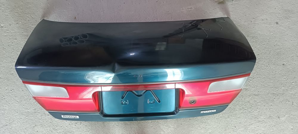 Кришка багажника Mazda Protege