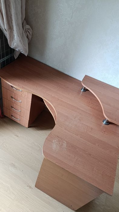 Компьютерный стол,угловой. Идеальное состояние