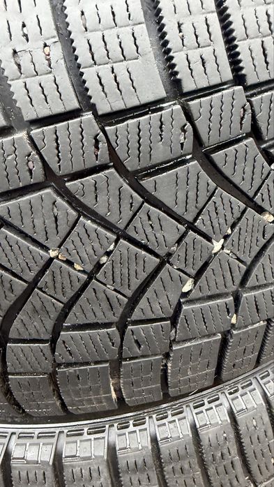 255/50/19 Pirelli  Ice Zero