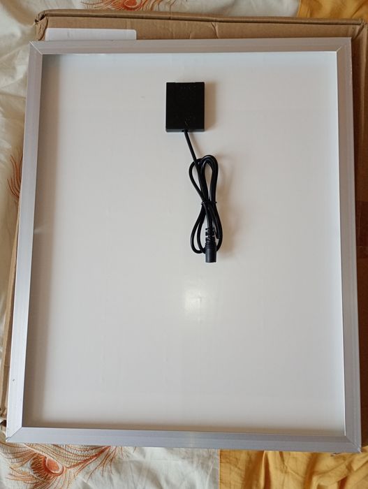 Panel solarny że sterownikiem.