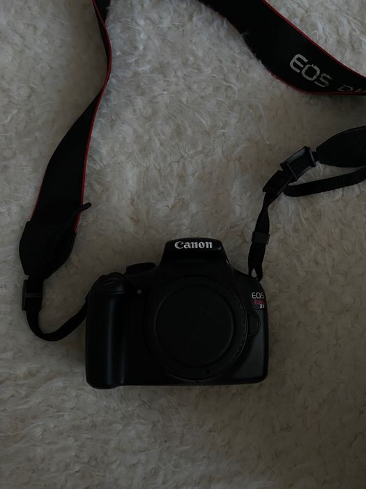 Продам фотоапарат Canon Eos rebel t3 1100