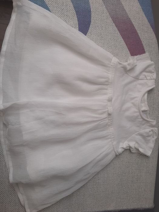 Biała sukienka z tiulem r. 62 / chrzest