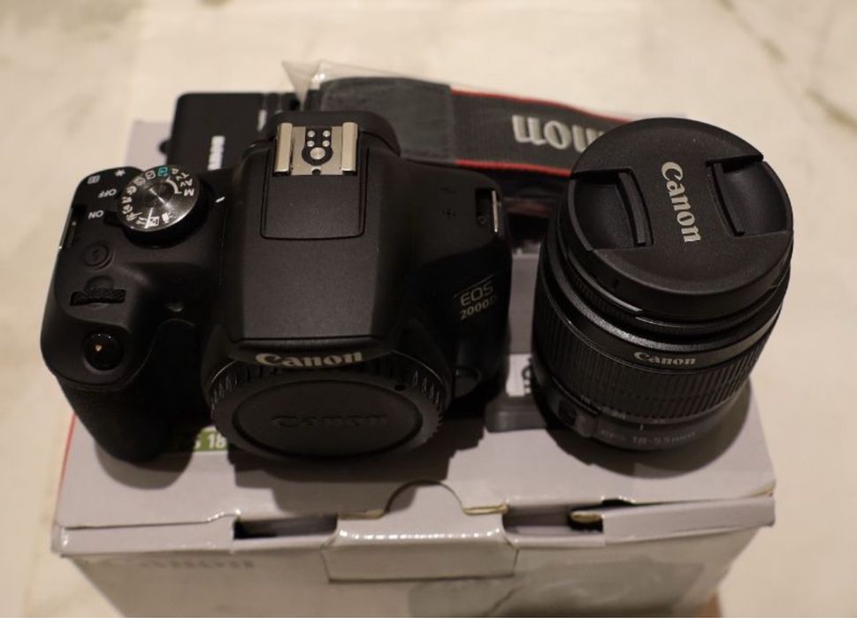 Canon EOS 2000D.