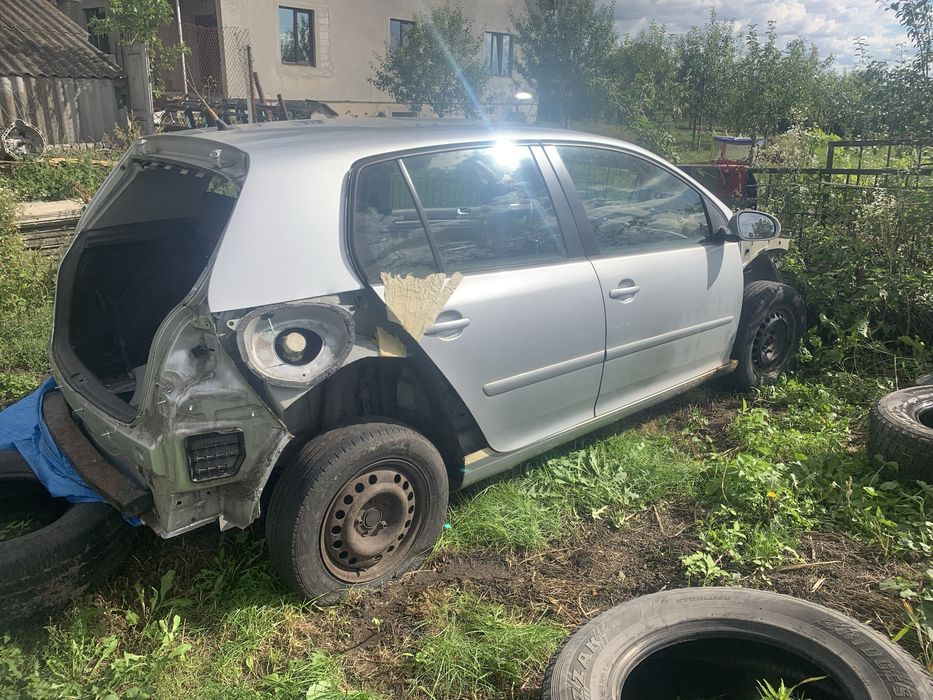 Продам запчасті на гольф 5 2005рік