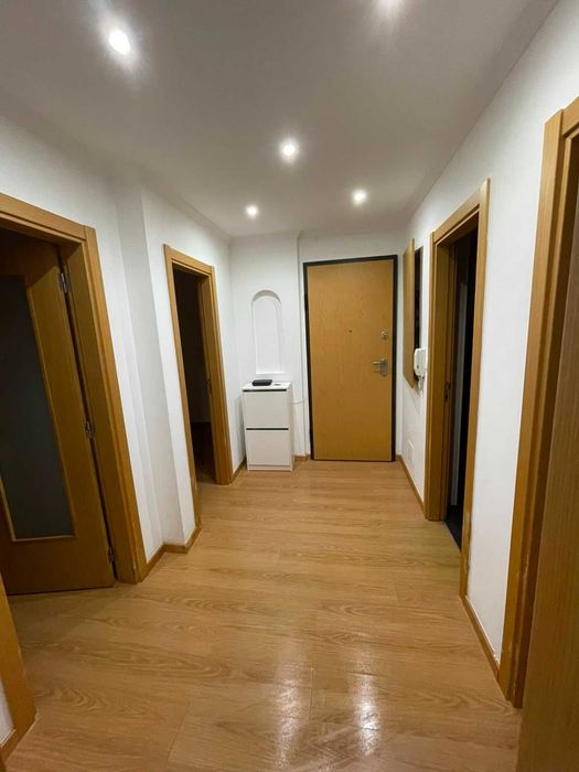 2 Quartos 3 min do comboio e metro Reboleira
