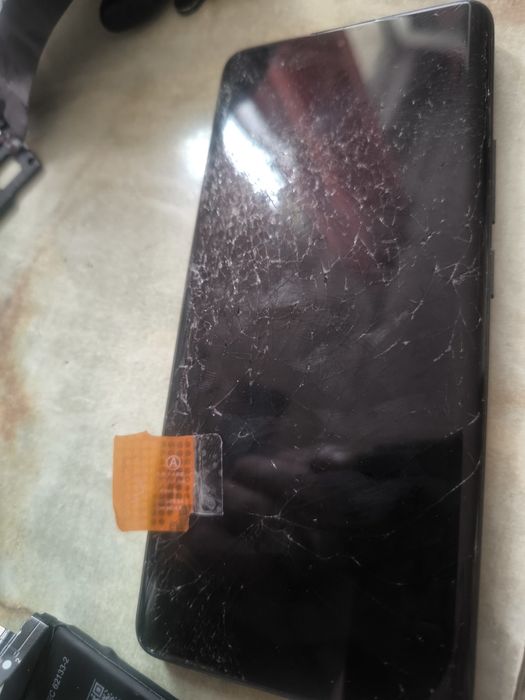 Sprzedam telefon Xiaomi Redmi Note 13 Pro+ 5G na części. Jest uszkodzony.