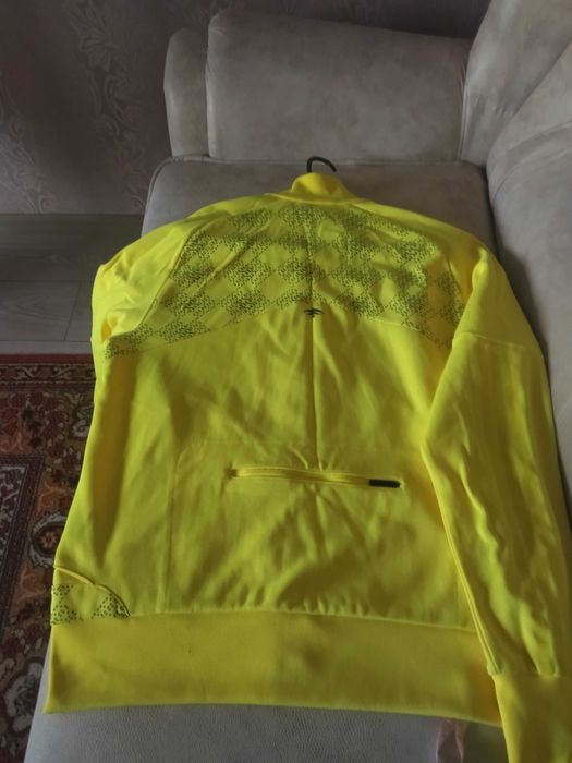 Спортивна чоловіча кольорова куртка Адідас