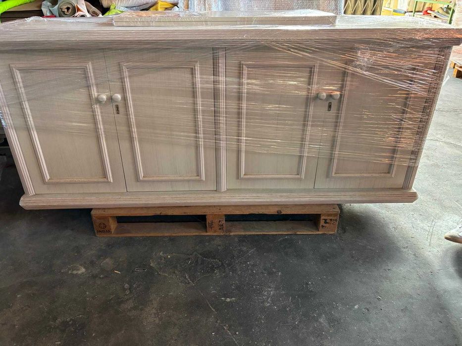 Aparador de Madeira Maciça