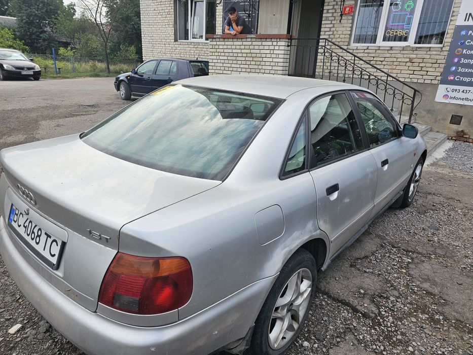 автомобіль audi a4b5