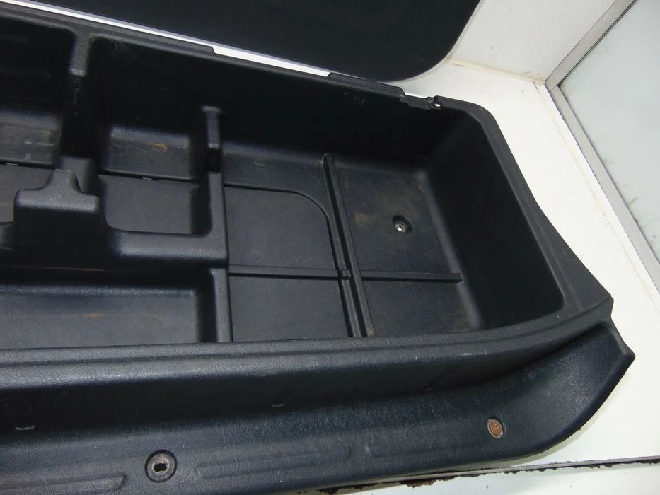 Mitsubishi Pajero caixa arrumos mala