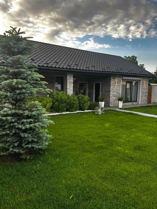 Продаж будинку з ремонтом в Києві біля Дніпра, метро, Осокорки, Садова