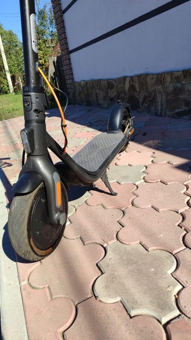 Електросамокат Ninebot kickscooter F30E