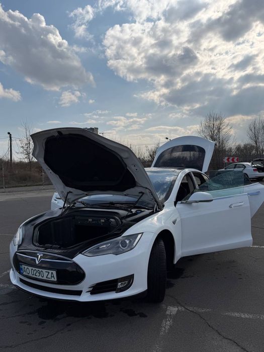 Tesla model S 2013 60Кв