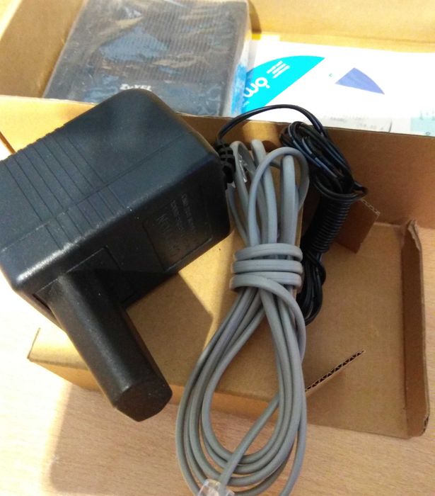 ZyXEL ADSL2+ P660RT2 EE (AnnexA, AnnexB), модем + блок питания 12V, 1A