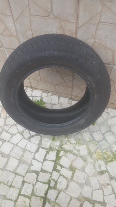 1 pneu  185 /60 R /15  teve pouco uso