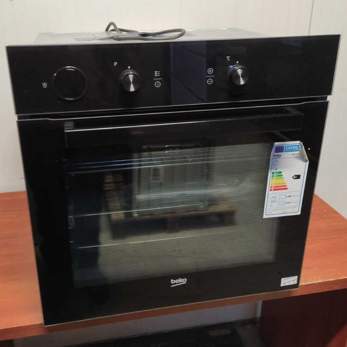 Piekarnik parowy BEKO BIS14300BPS Pyroliza Termoobieg 3D OUTLET 24AH63