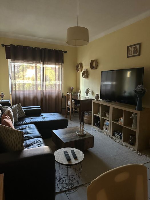Aluga-se Apartamento T1 nos Penedos Altos - Covilhã