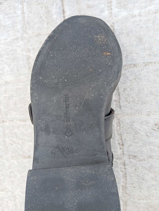Botas pretas com tachas pele Stradivarius