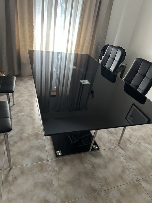 Mesa em vidro temperado preto