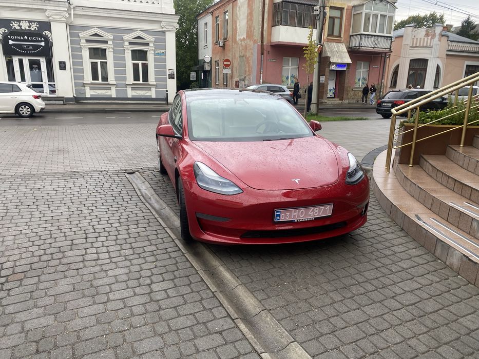 автомобіль Тесла