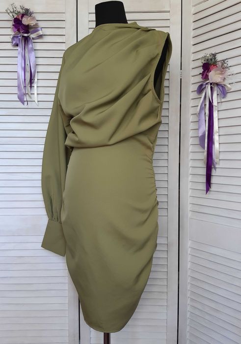 Стильное, драпированное, ассиметричное мини плаття prettylittlething