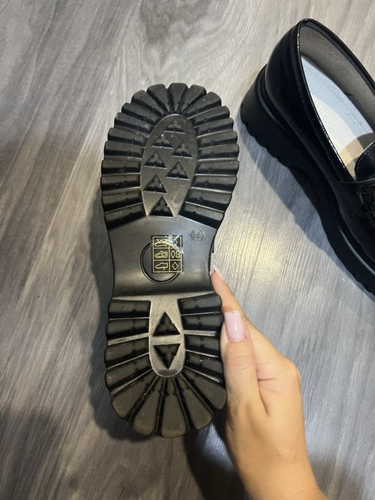 Туфлі, лофери.