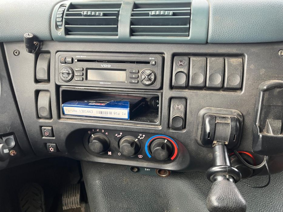 DAF CF75 310cv BASCULANTE COM GRUA E RADIO-COMANDO APENAS 122.000km