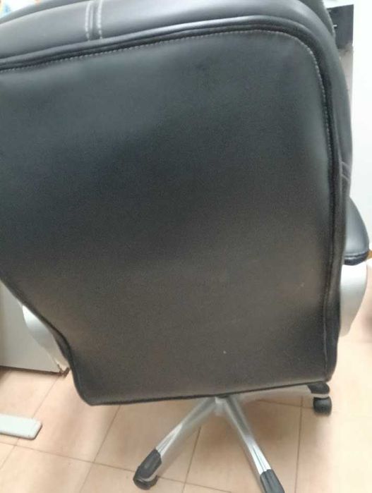 Cadeira de escritório ou quarto de cor preta